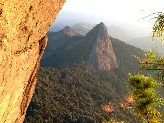 Por do Sol no final da via com Ana Chata ao fundo. Foto: Jana del Favero