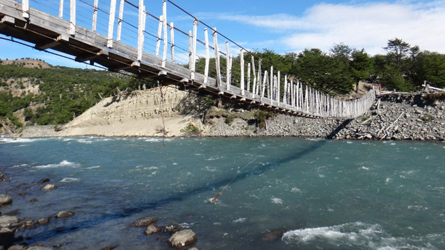 Primeiro cruzei sozinho, para testar a ponte. " Foto: Guilherme Cavallari