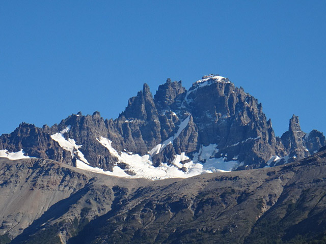 Cerro Castillo, imponente montanha de picos que lembram um velho castelo medieval " Foto: Guilherme Cavallari