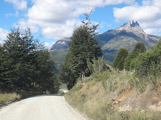 Pico Las Tres Monjas, chegando a Futaleufu " Foto: Guilherme Cavallari