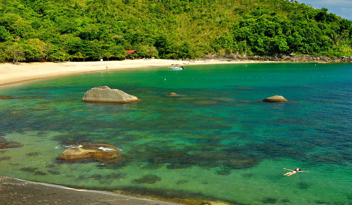 Escalando Boulders em Ilhabela