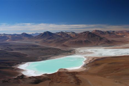 Laguna Verde, vista do alto do do vulco Licancabur - Bolvia