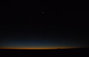 Uma linda imagem para retratar o pior momento de todas as Expedi��es Extremos, o retorno de Uyuni a San Pedro do Atacama, realizado durante a noite e madrugada, depois de um pneu furado, uma toyota com turistas e cholas misturados, muito frio, motorista cortando caminho em estradas sem dire��o, madrugada adentro viajando, uma parada em uma pequena vila para 3 horas de descanso e as 4h da manh� novamente na estrada. Frio, medo, inseguran�a, desconforto, mal cheiro, terceiro dia sem banho. tudo isso a mais de 4.000 de altitude e temperatura de - 10&deg;C