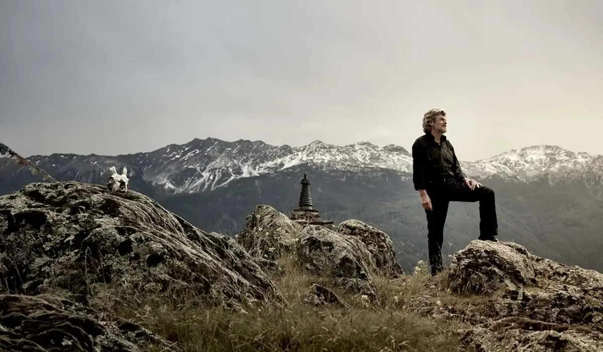 Reinhold Messner diante das montanhas