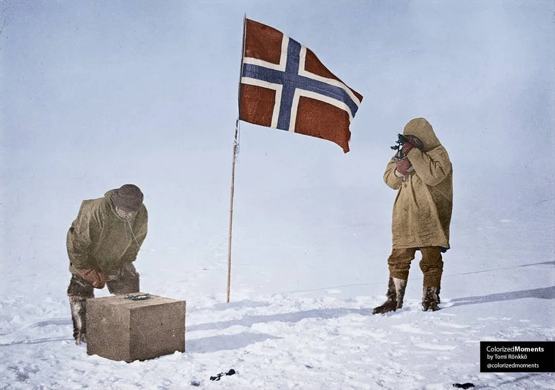 Roald Amundsen fazendo observações no Polo Sul