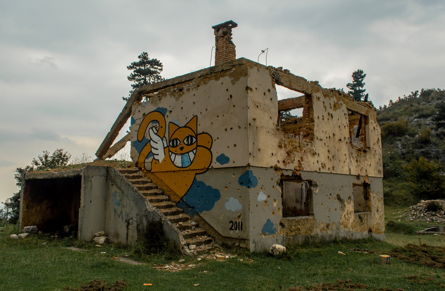 Marca de balas e grafite.
