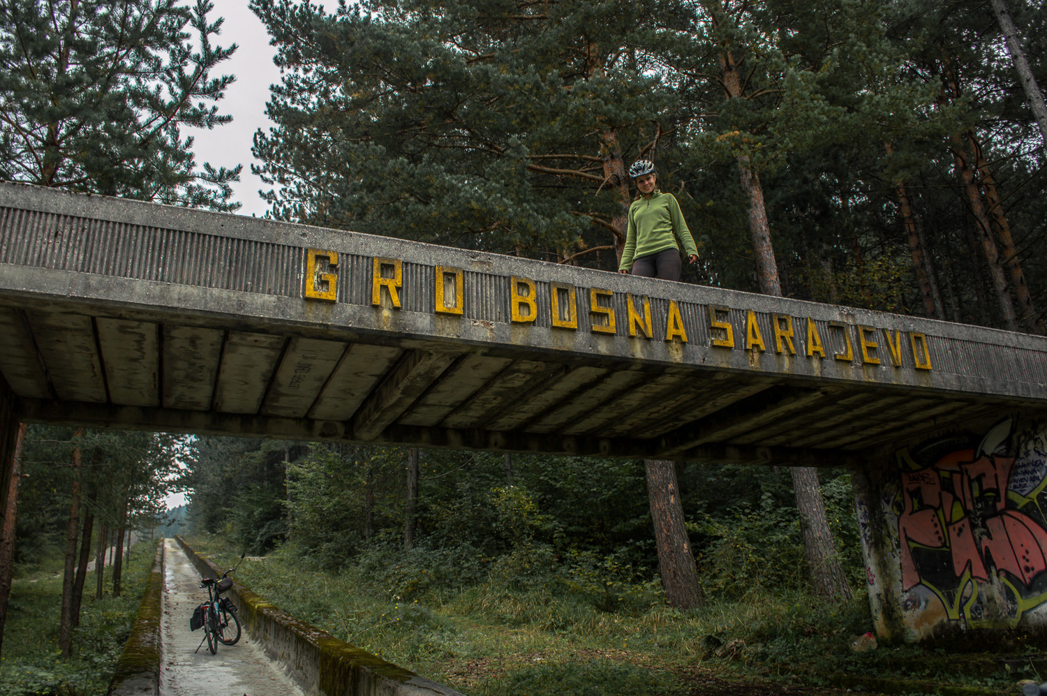 Local abandonado onde teve a competição de bobsled em 1984.