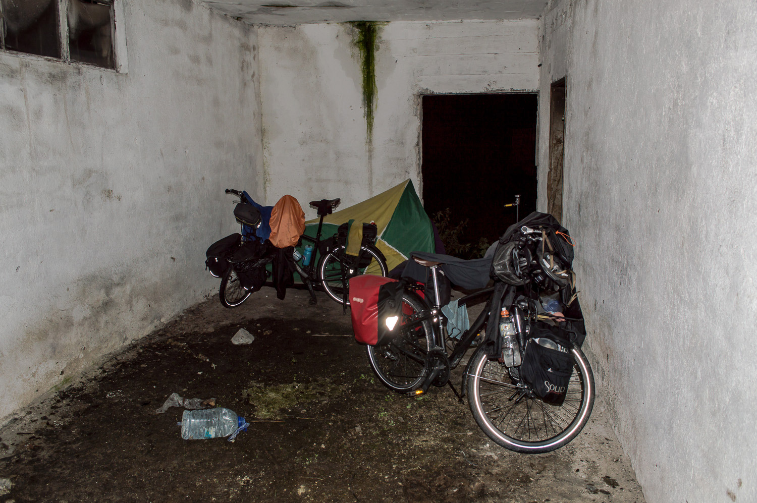 Casa abandonada que nos protegeu do frio e da chuva.