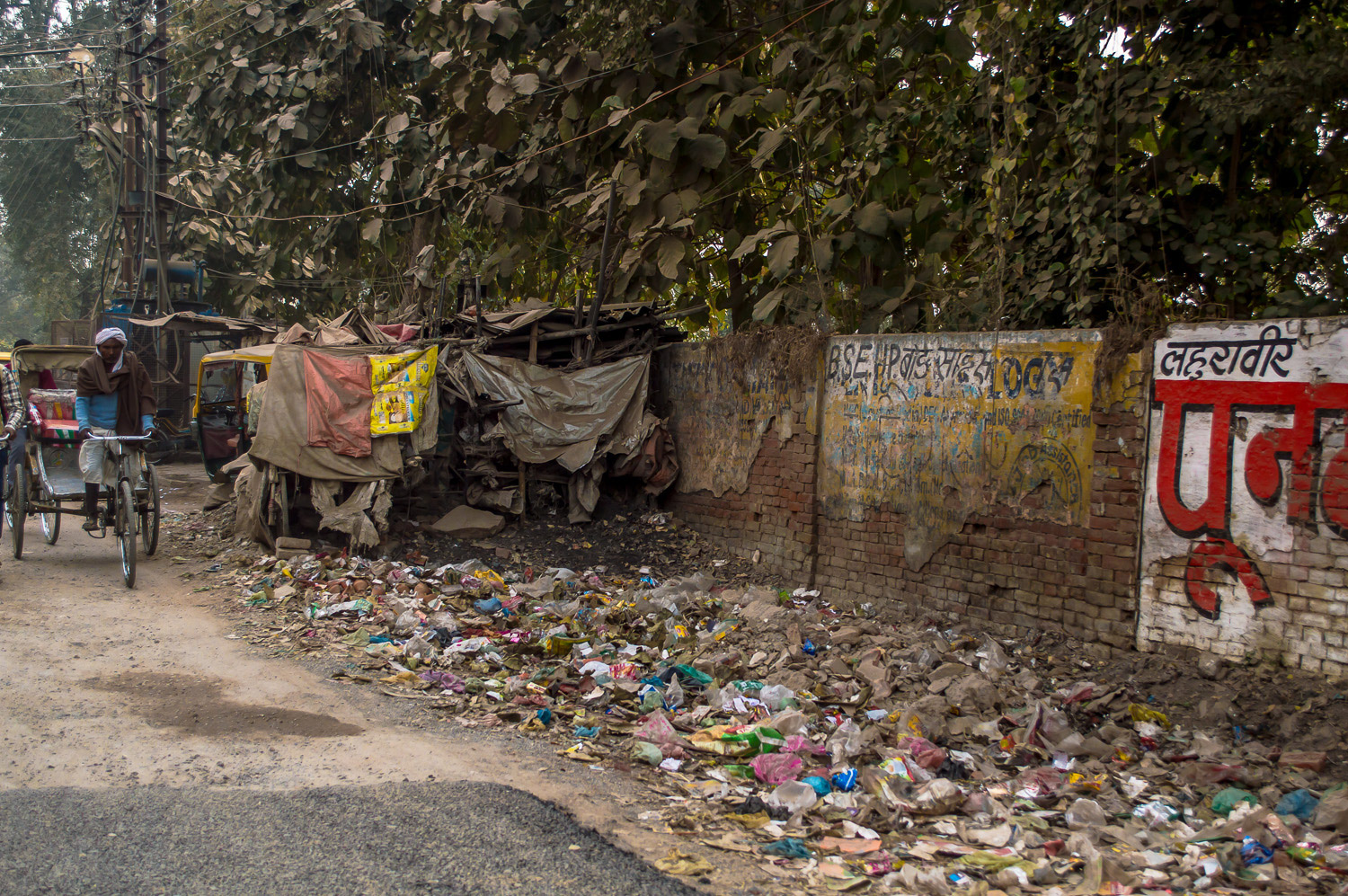 Muito lixo na cidade de Agra.