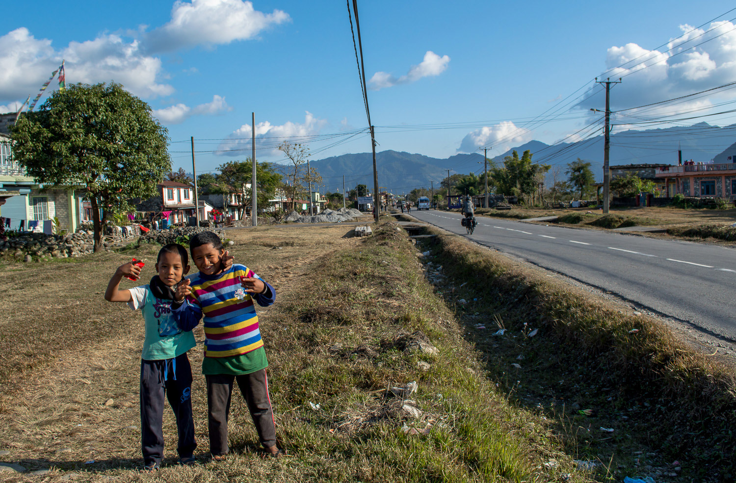 Nepaleses que nos pediram doces.
