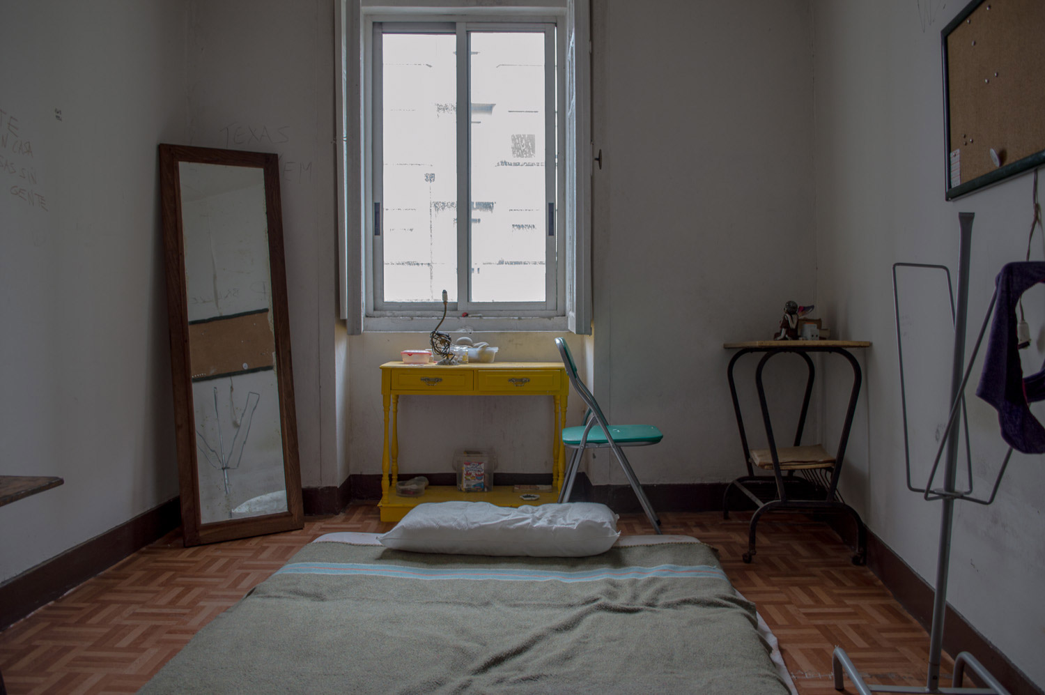 Nosso quarto na ocupação do Pablo. Muito chique.