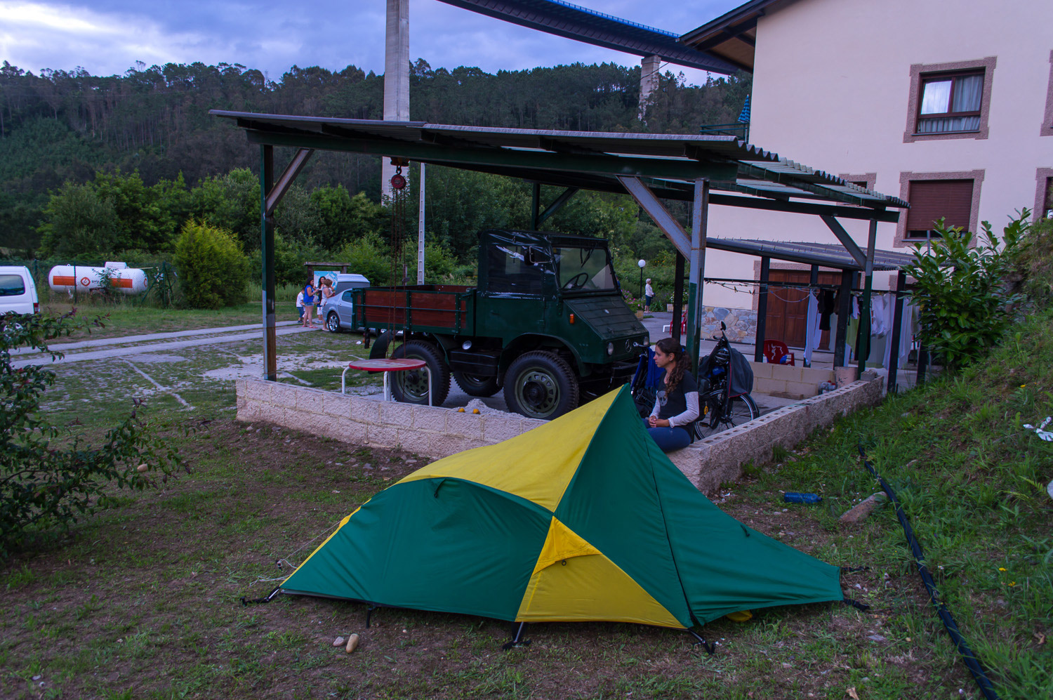 Dormimos perto do seu caminhão querido da segunda guerra.
