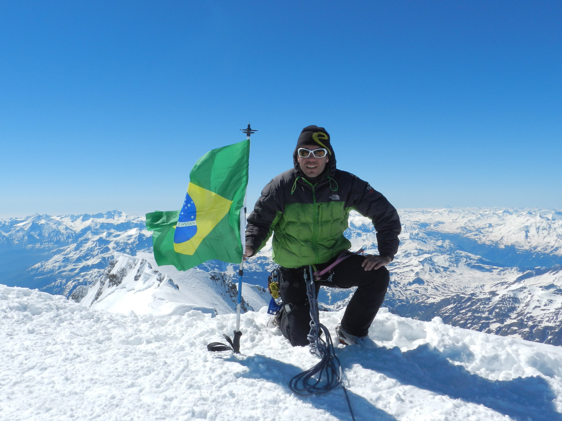 No cume do Mont Blanc (4.810m), a montanha mais alta dos Alpes.