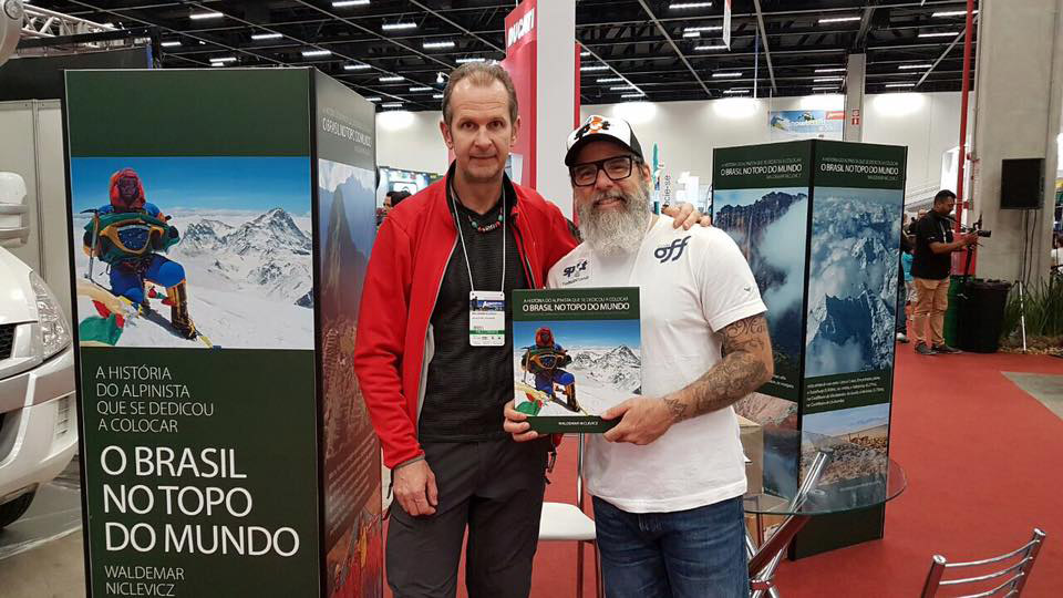 Encontro (e tietagem) com Waldemar Niclevicz, o primeiro brasileiro a escalar o Everest.