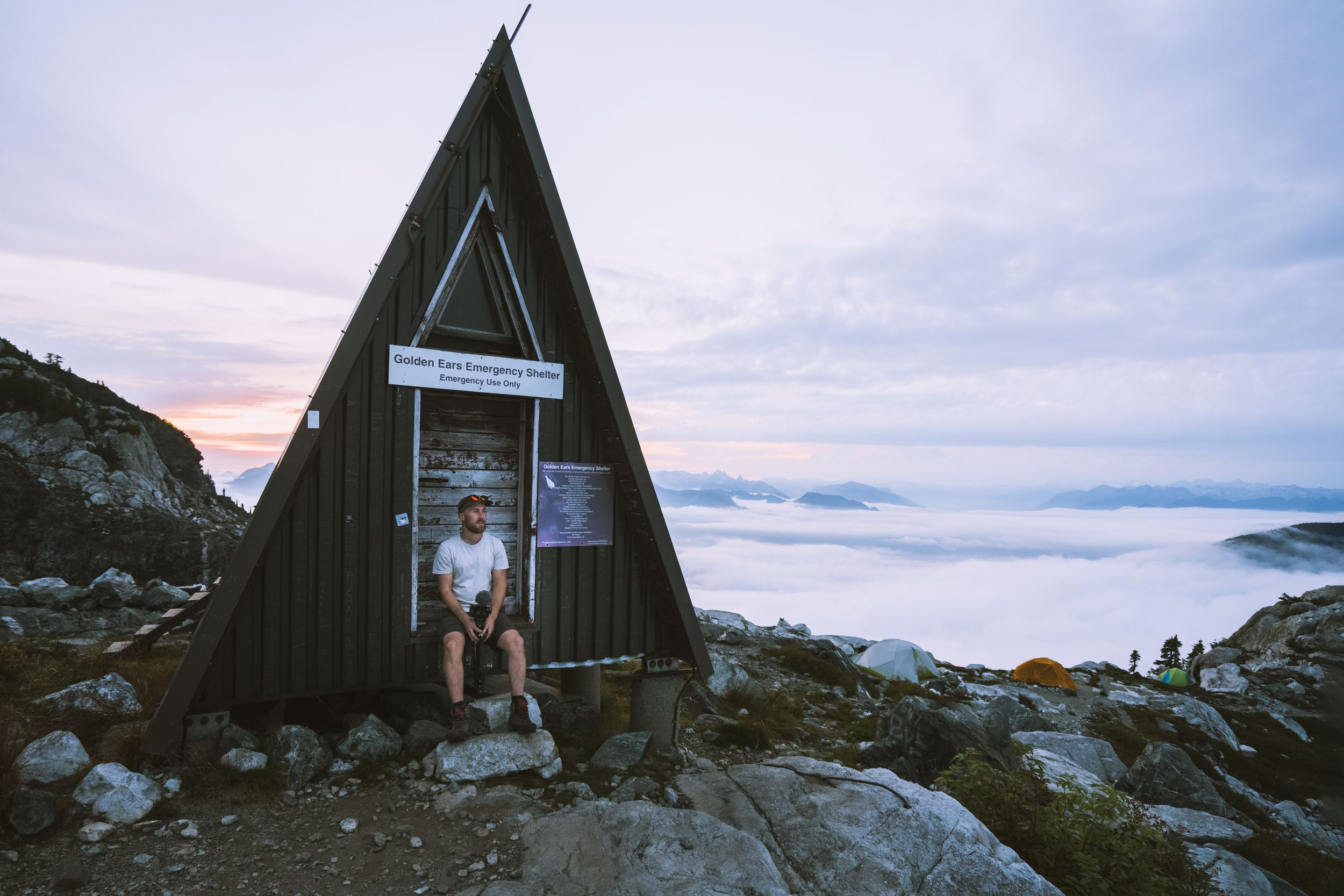 Cabana de Emergência no topo do Golden Ears. Foto: Carlos Lazarini