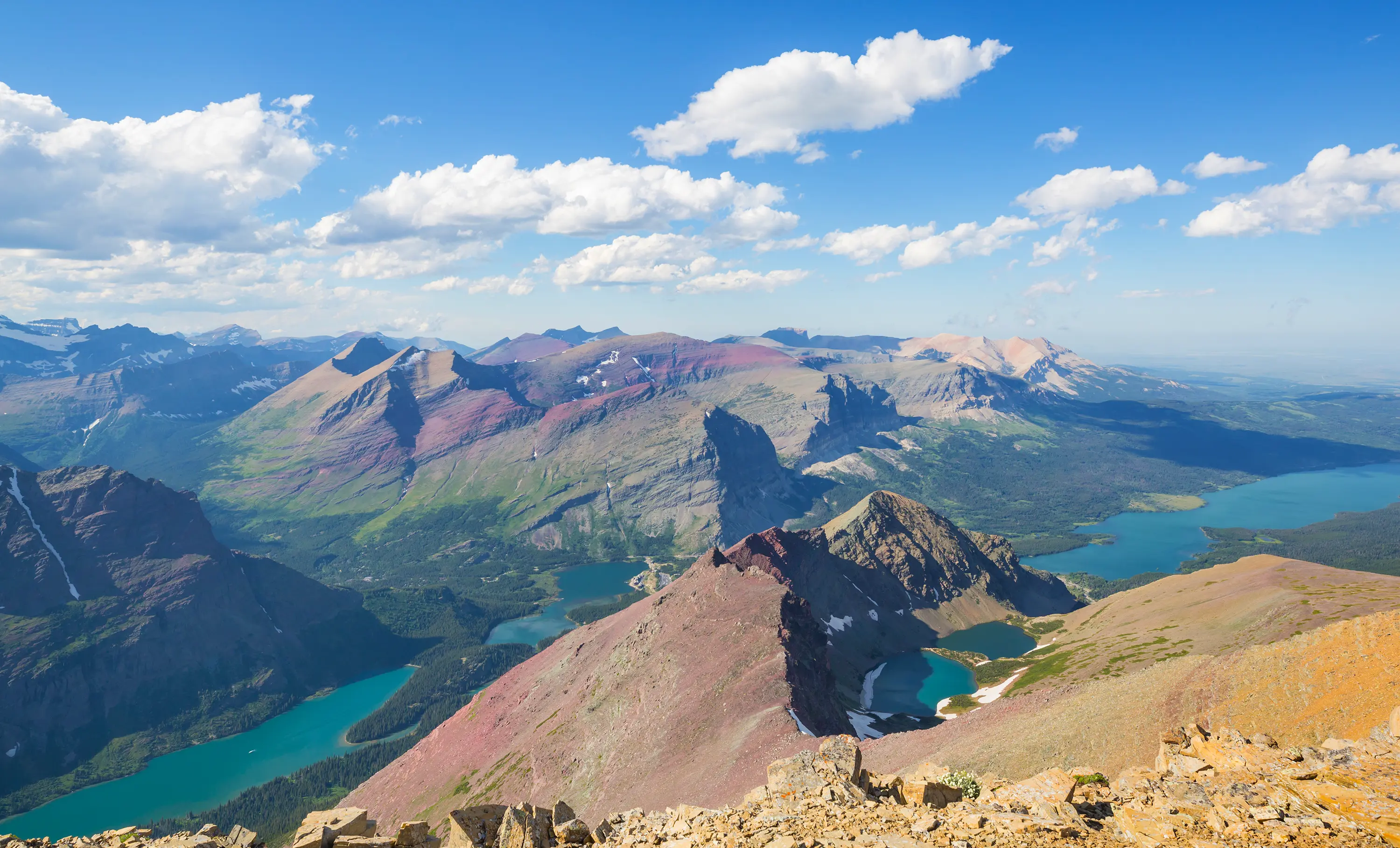 Vista panorâmica do Parque Nacional Glacier a partir do Mount Brown Lookout, em Montana