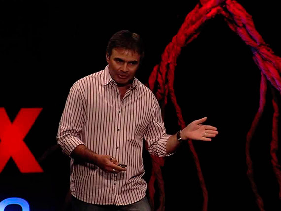 Rosier Alexandre durante palestra no TEDx.