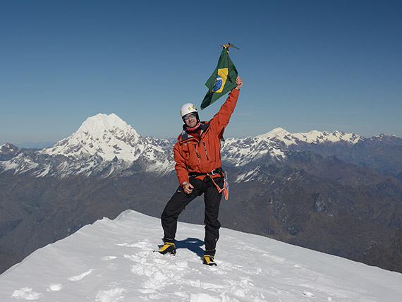 Waldemar Niclevicz foi o primeiro brasileiro a chegar ao cume do Everest.