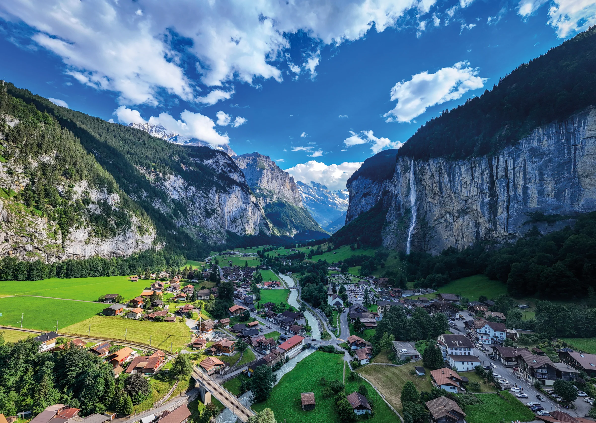 Vale de Lauterbrunnen entre montanhas e cascatas na Via Alpina